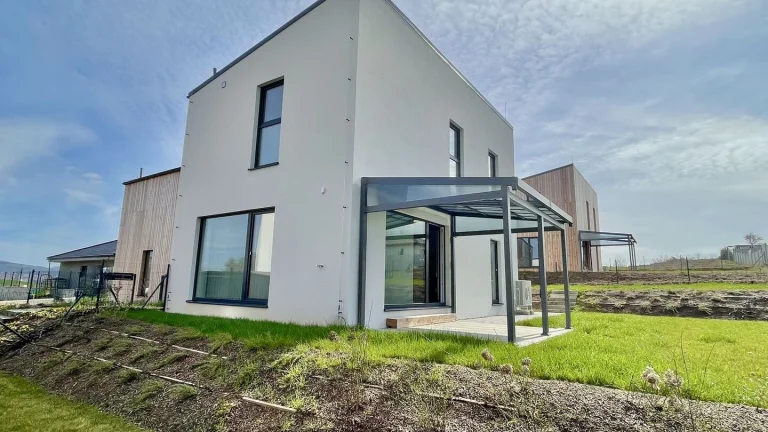 Pronájem bytu 4+kk v osobním vlastnictví 104 m², Dobev (ID 343-NP00430)