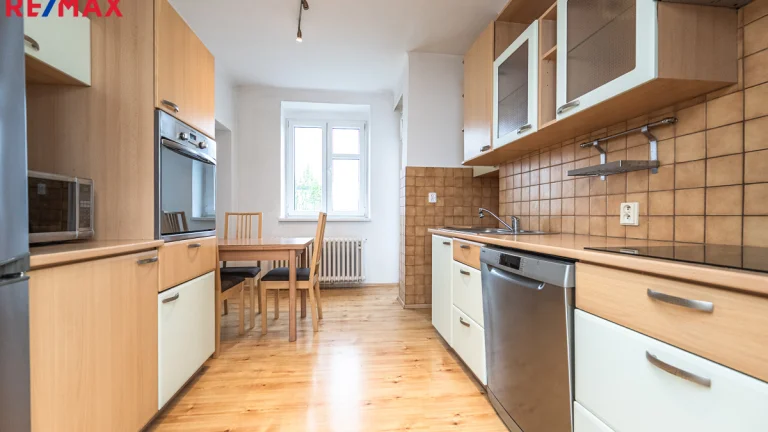 Pronájem bytu 3+1 v družstevním vlastnictví 90 m², Praha 3 - Žižkov (ID 205-NP11410)