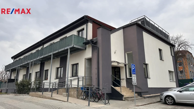 Pronájem bytu 2+kk v osobním vlastnictví 75 m², Milovice (ID 061-NP02923)