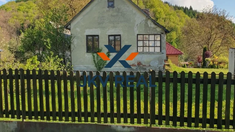 Chalúpka/ vidiecky dom s veľkým pozemkom