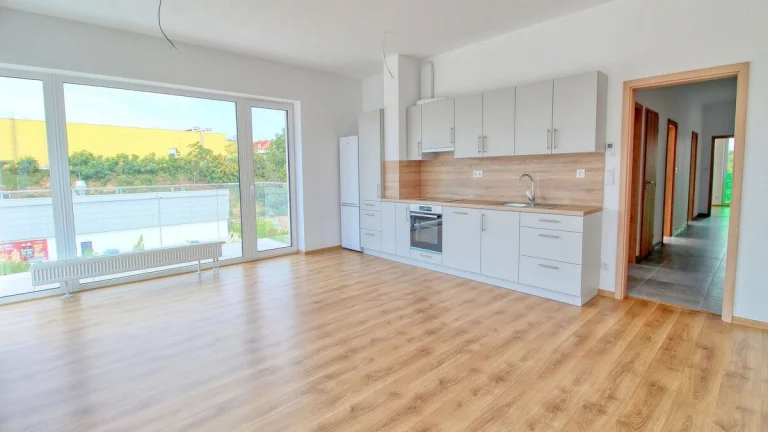 Znojmo, pronájem nadstandartního bytu 4+kk,106 m2, balkon -