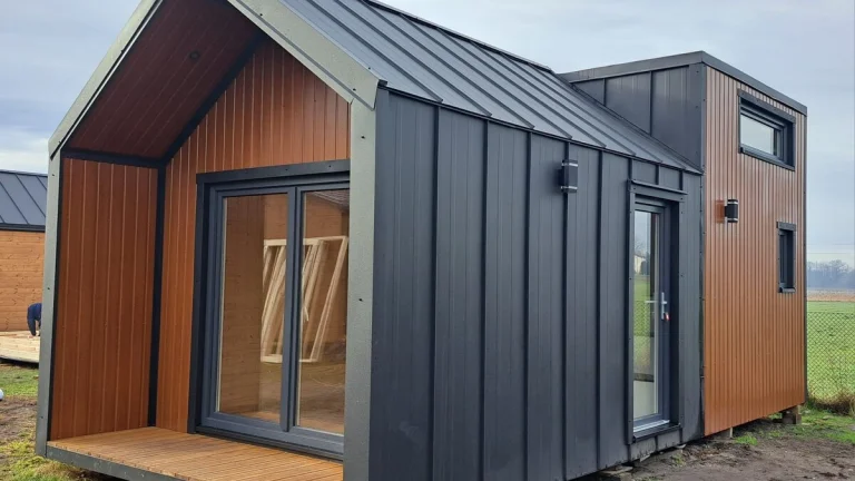 Tiny house s loftem MOBILNÍ DŮM 7x3,5 + 1m terasa