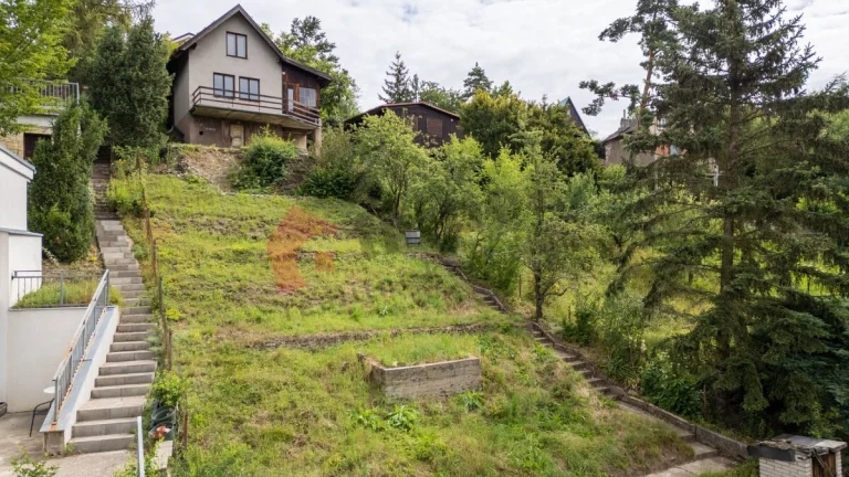 Prodej chaty s pozemkem 451 m2 ve Statenicích