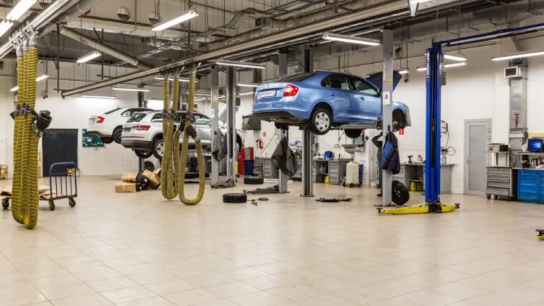 Pronájem zvedáku pro automechaniky – Libeň