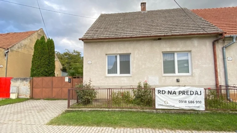 Predaj útulného 3i RD v priamom centre obce Kúty.