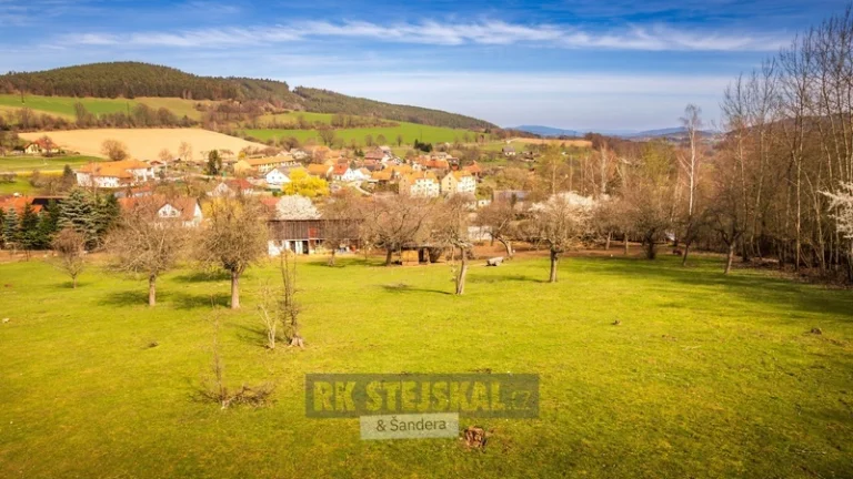 Prodej velice prostorného pozemku pro bydlení, 2 109 m2, v a