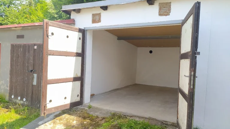 někdo náhodou GARÁŽ HULÍN