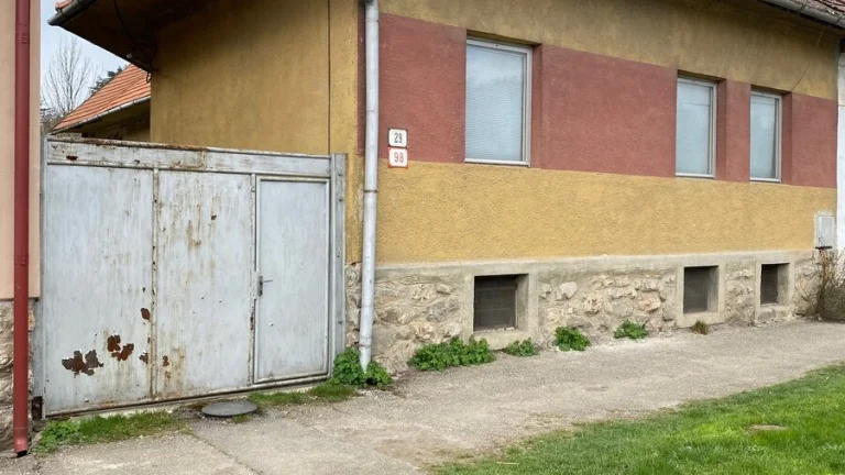 Rodinný dom s garážou v obci Jasov