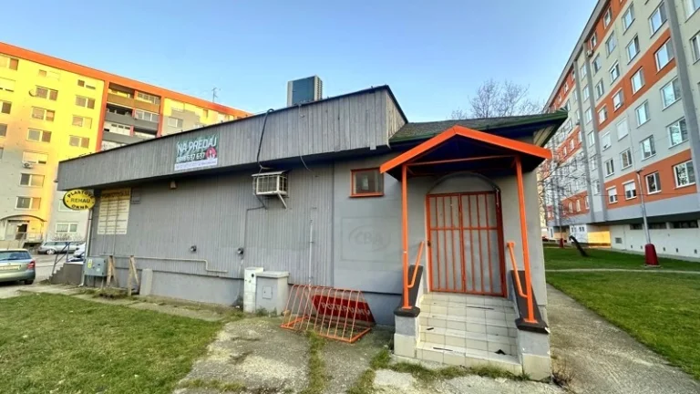 Stavebný pozemok / Obchodný priestor – predajňa, kancelária