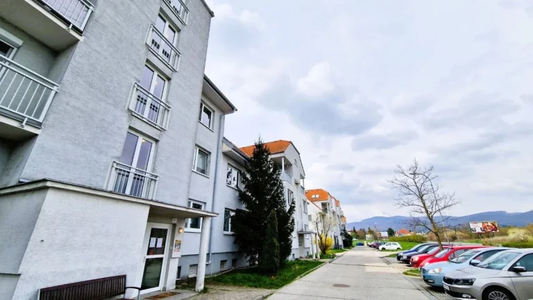 Prenájom veľkorysý 3 izbový zariadený byt 87,6 m2 s parkovan