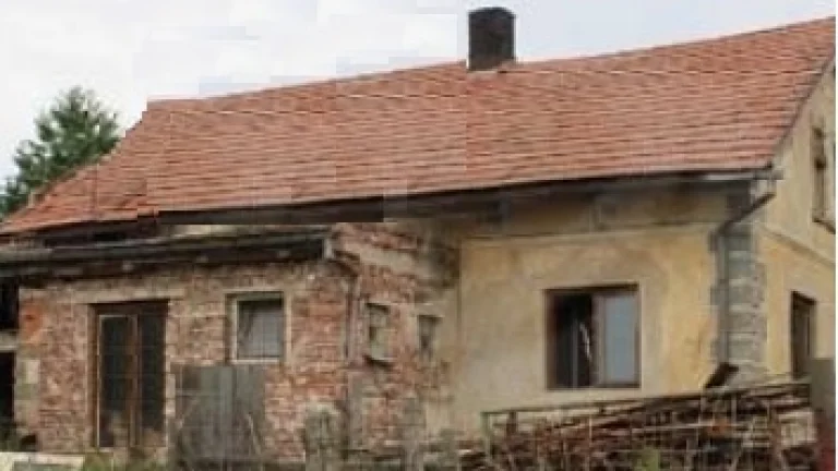 menší starší domek -část.rek.svépomocíNÍZKONÁKL
