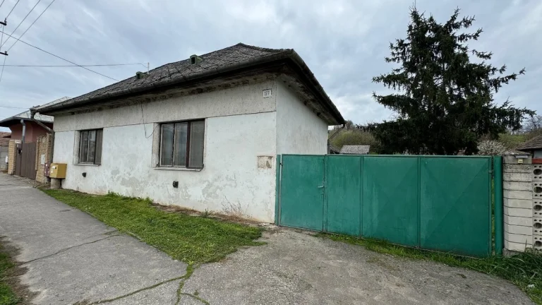 Rodinný dom s pozemkami o výmere 3755 m² ideálny na výstavbu