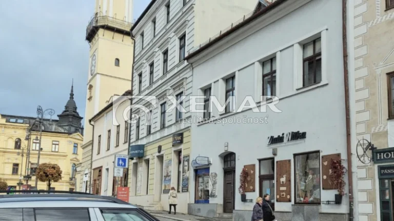 Prenájom: Obchodný priestor s výkladom - Námestie SNP, Ba...