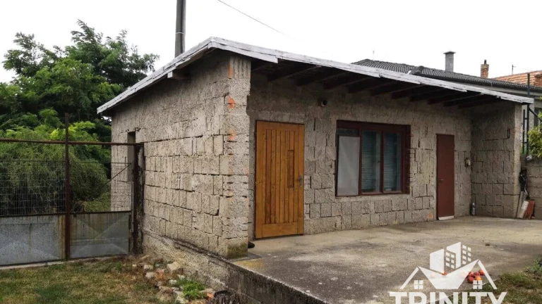 Na predaj stavebný pozemok v obci Dvory nad Žitavou