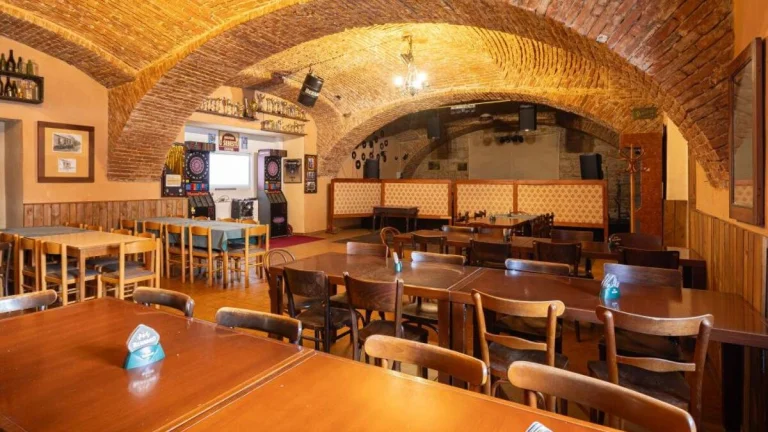 Prodej komerční Restaurace, 879㎡
