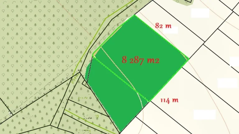 Veľký slnečný pozemok 8 287 m2, 11 km od B. Bystrice
