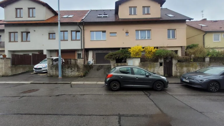 Prostorný mezonetový byt 2+kk, 38 m Řeporyje, Loučná .