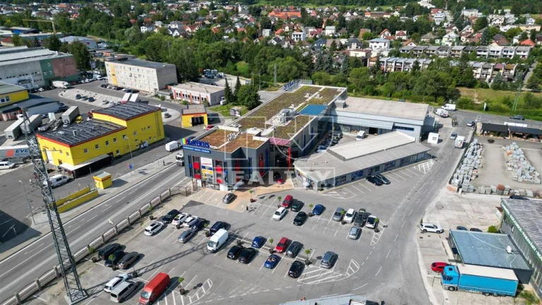 PRENÁJOM - Obchodný priestor /210 m2/ v areály Kinekus...