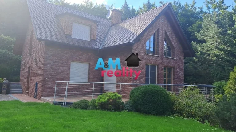 TOP Honosný rodinný dom Trenčianske Teplice 2982 m2