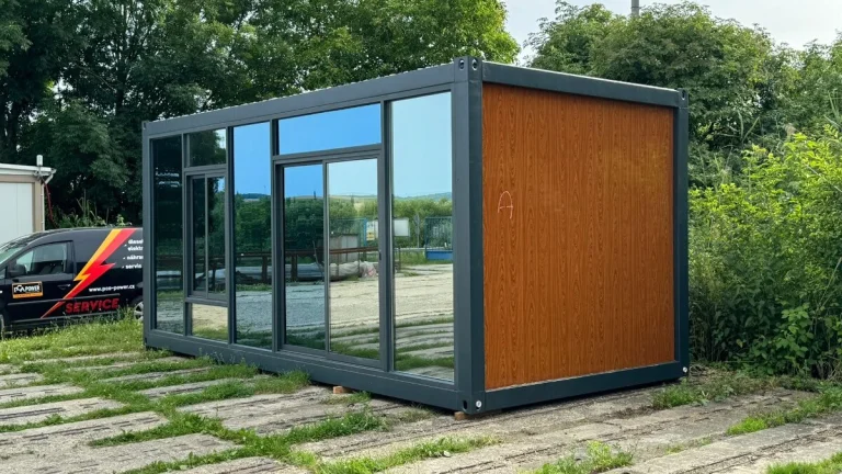 Obytný kontejner PMP o rozměru 3 x 6 m