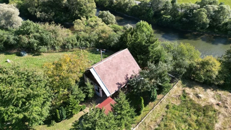 Stavebný pozemok s rekreačným domom na predaj, Švošov
