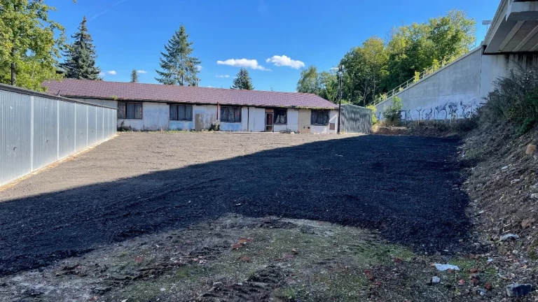 Prodej pozemku v “centru” Teplic cca 1500m2