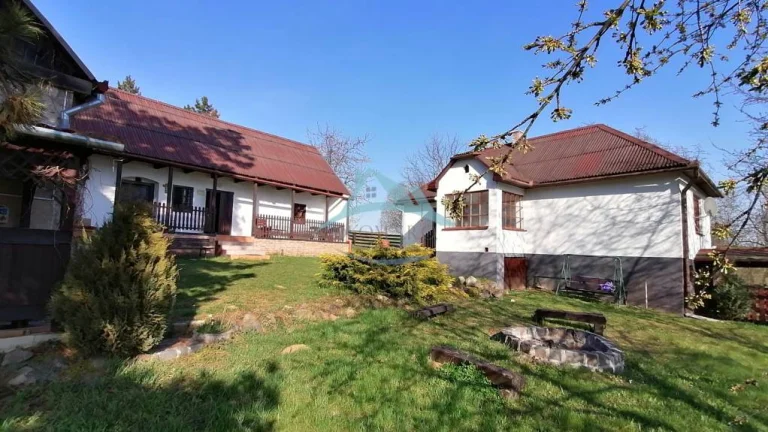 Dva vidiecke domy na pozemku 1,6ha v osade Prieloh okr. Veľk