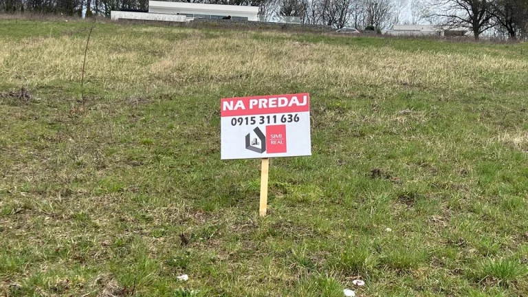 SIMI real - stavebný pozemok - 884 m2- Tehelné pole