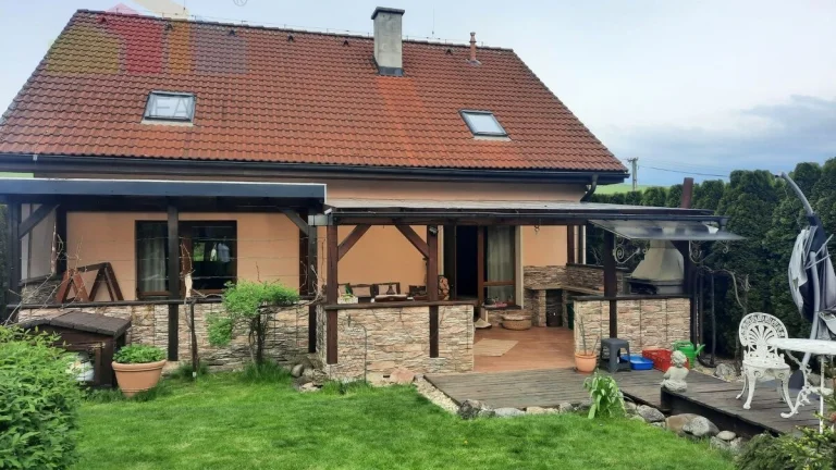 6 izbový rodinný dom v obci Mikušovce , pozemok 1048 m2