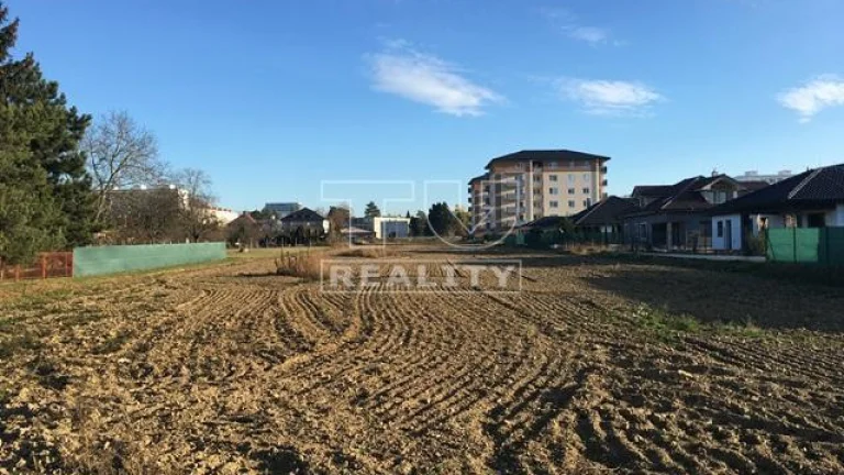 NA PREDAJ STAVEBNÝ POZEMOK (5796 m2) V DUBNICI NAD...
