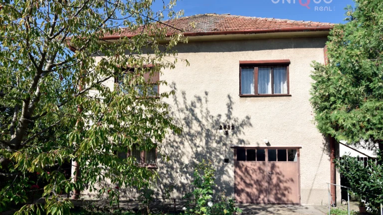 NA PREDAJ RODINNÝ DOM V KOMÁRNE - LETECKÉ POLE