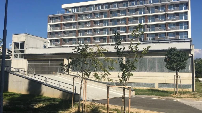 CENTURY 21 Golden Real ponúka -Kryté parkovacie miesta Považ