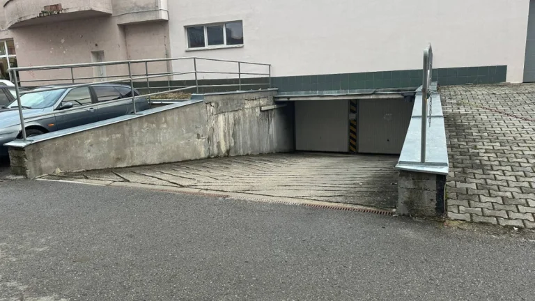 GARÁŽ v centre mesta PÚCHOV