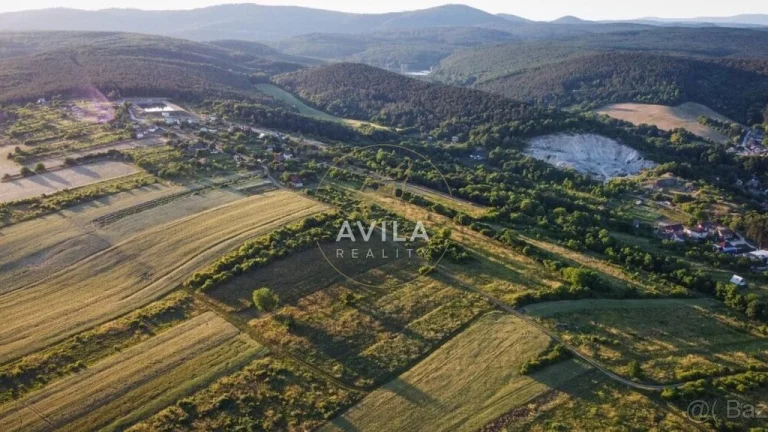 NA PREDAJ: slnečný pozemok 1752 m2 s krásnym výhľadom - Chte