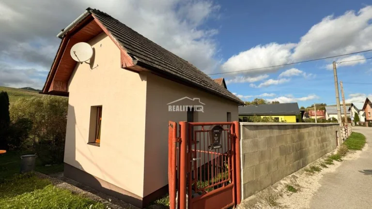 ✅ REZERVOVANÉ ✅ : Rodinný dom s krásnym pozemkom a potôčikom