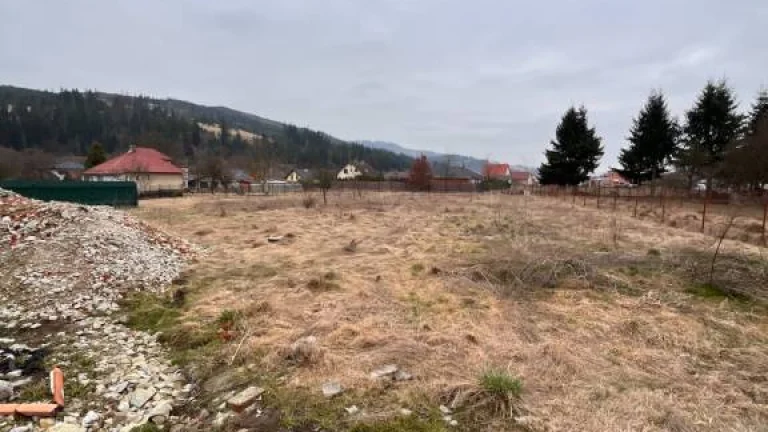 Predaj: Lukratívny pozemok v obci Staškov (290-P)