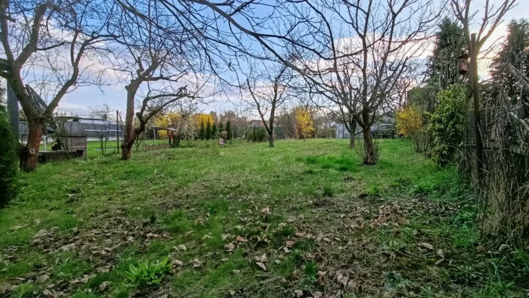 Predaj - slnečná záhrada 399 m2, Seňa - Ke okolie