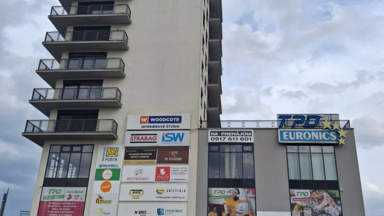 Prenájom obchodného priestoru na prízemí v LIving centre