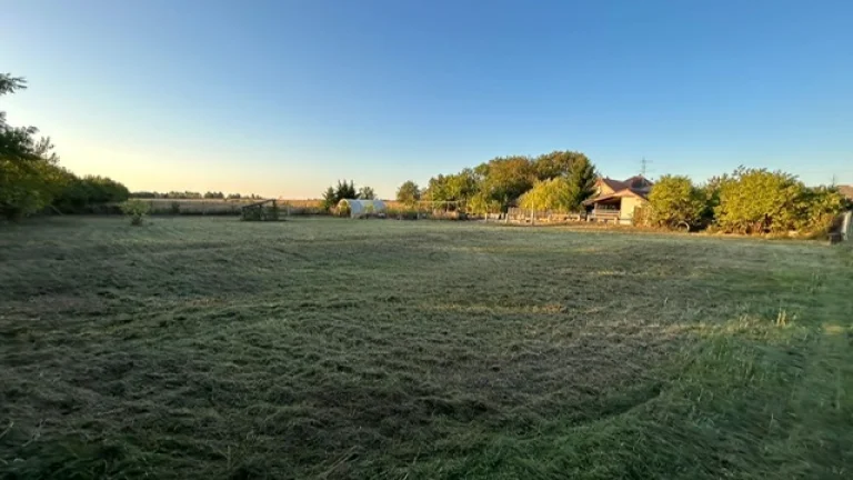 Na predaj 16 ár stavebný pozemok Palárikovo - Ľudovítov