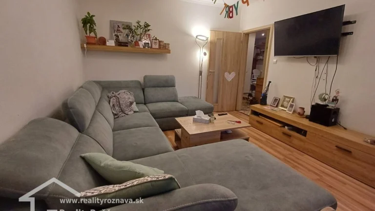 4 izbový byt s balkónom,blízko centra.