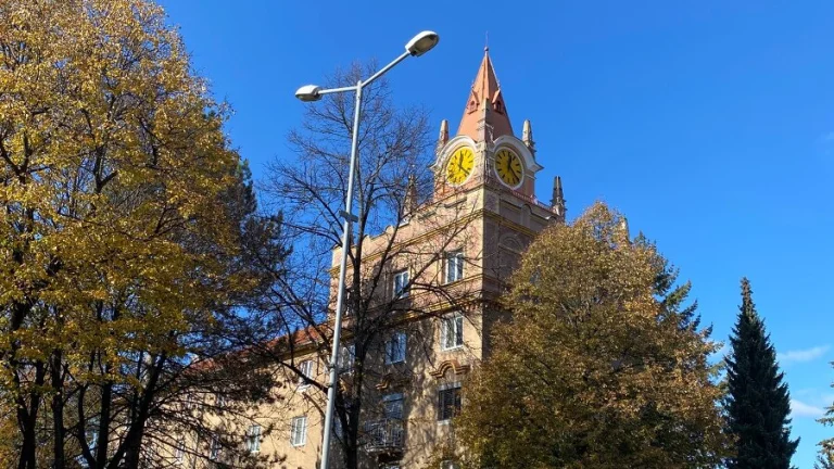 RK EXPRES- na predaj 4 izbový byt 90 m2 v Handlovej.