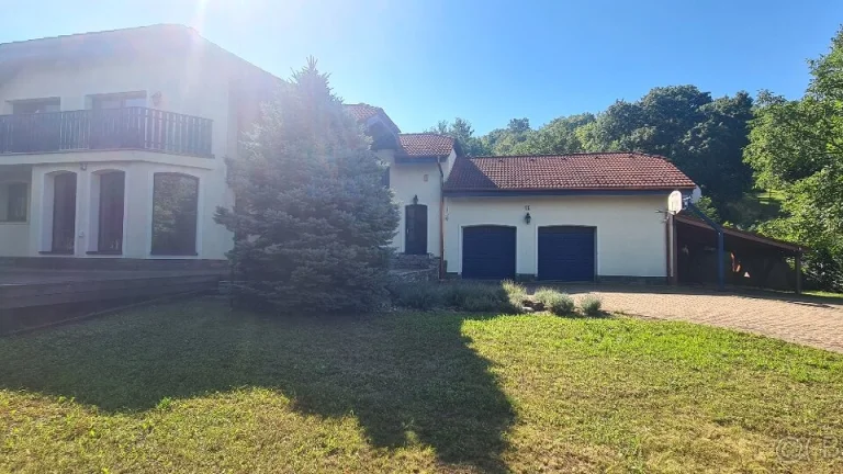 8- IZBOVÁ RODINNÁ VILA, WELLNESS, DVOJGARÁŽ, vínna pivnica