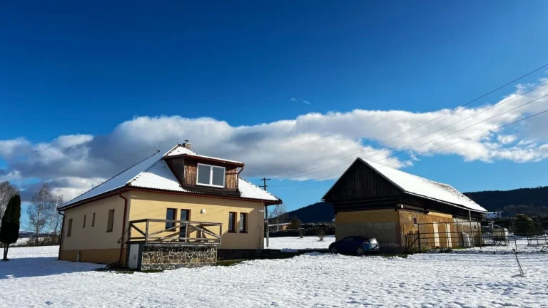 Zrekonštruovaný RD s hospodárskou budovou