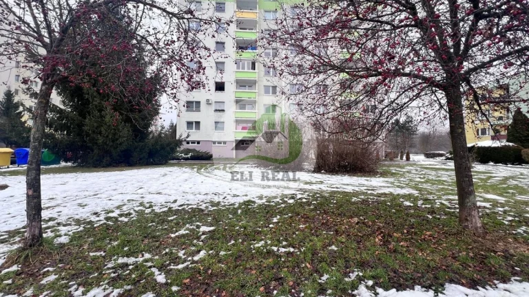 Na predaj rovinatý pozemok pre parkovisko 778m2 - Zvolen-Zá