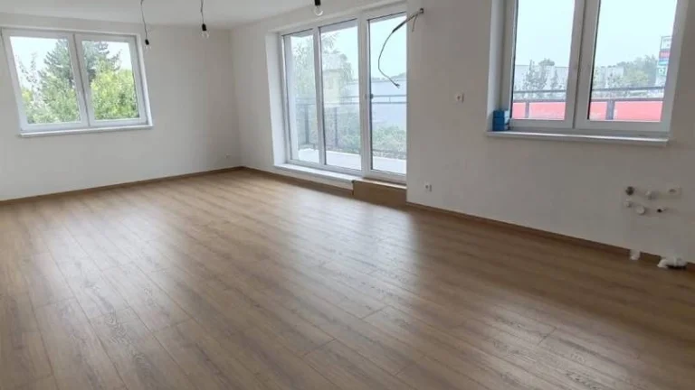2 - izbový apartmán v blízkom centre Malaciek