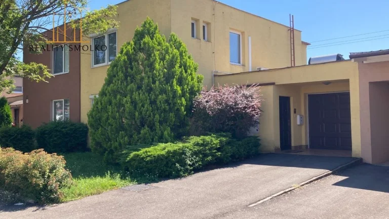 Nadštandardný RD s krytým bazénom a VIP vinnou pivnicou