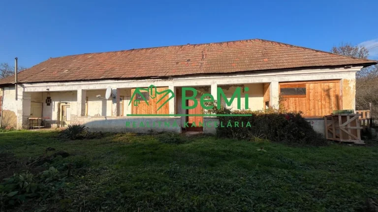 Predaj rodinný dom s veľkým pozemkom - Sikenica /LEVICE/