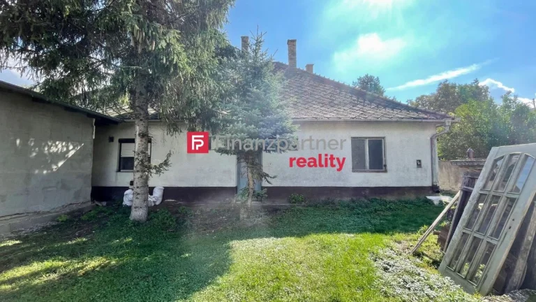 Na predaj 3-izbový dvojdom s veľkým pozemkom v centre obce Č