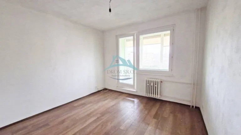 4-izbový byt s lodžiou na ul. Novohradská vo Veľkom Krtíši.