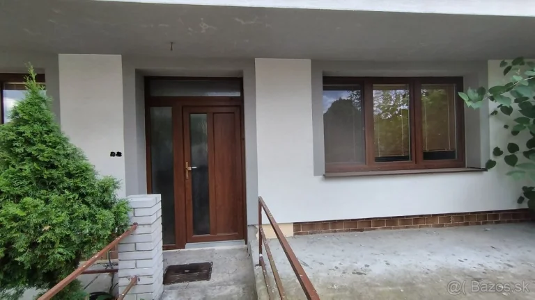 Rd dvojpodlazny Borsky Mikulas, Majitel